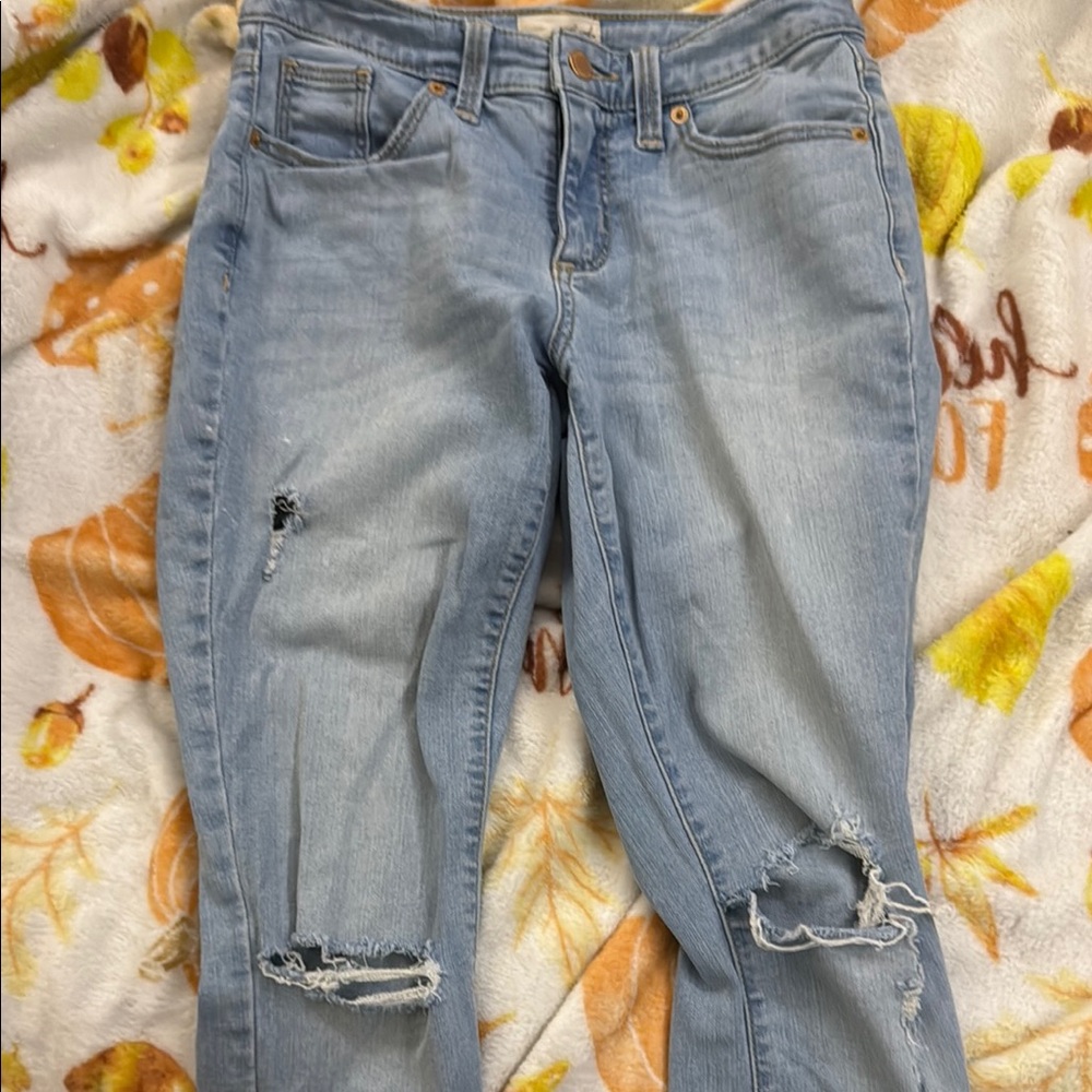 Universal Thread Blue Distressed Jeans
